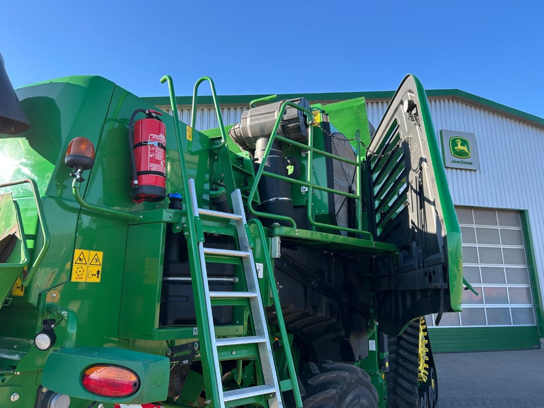 John Deere T660 - Kombájn: 3 kép. John Deere T660 - Kombájn: 3 kép.