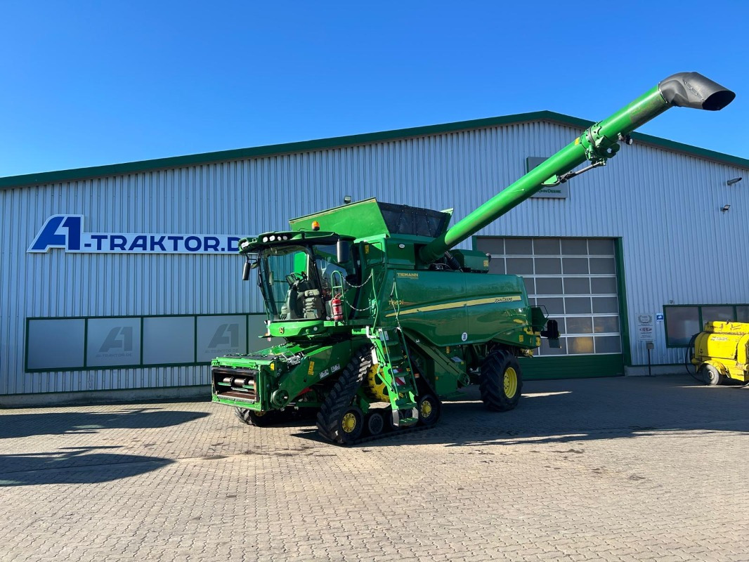 John Deere T660 - Kombájn: 1 kép. John Deere T660 - Kombájn: 1 kép.