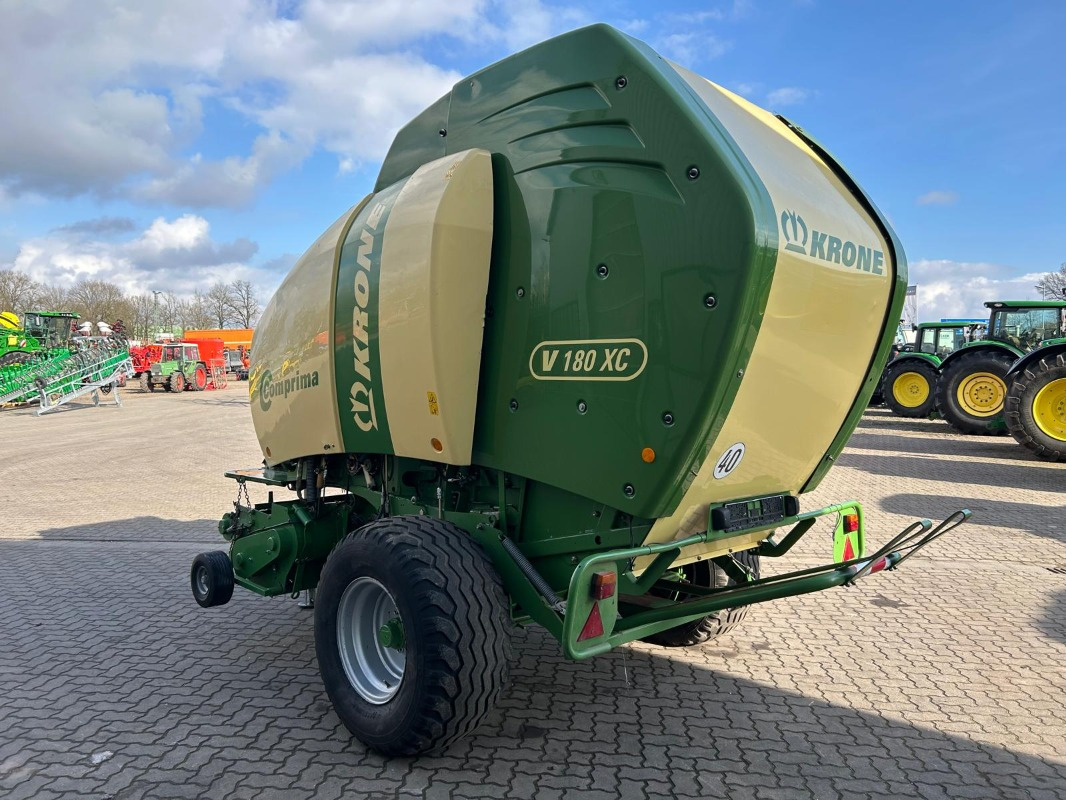 Krone Comprima V 180 XC - Bálacsomagoló: 4 kép. Krone Comprima V 180 XC - Bálacsomagoló: 4 kép.