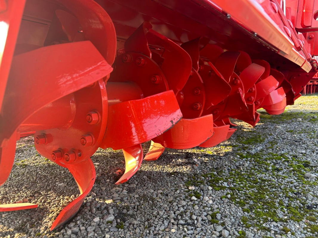 Kuhn EL 122-280 - Talajművelő gep: 2 kép. Kuhn EL 122-280 - Talajművelő gep: 2 kép.