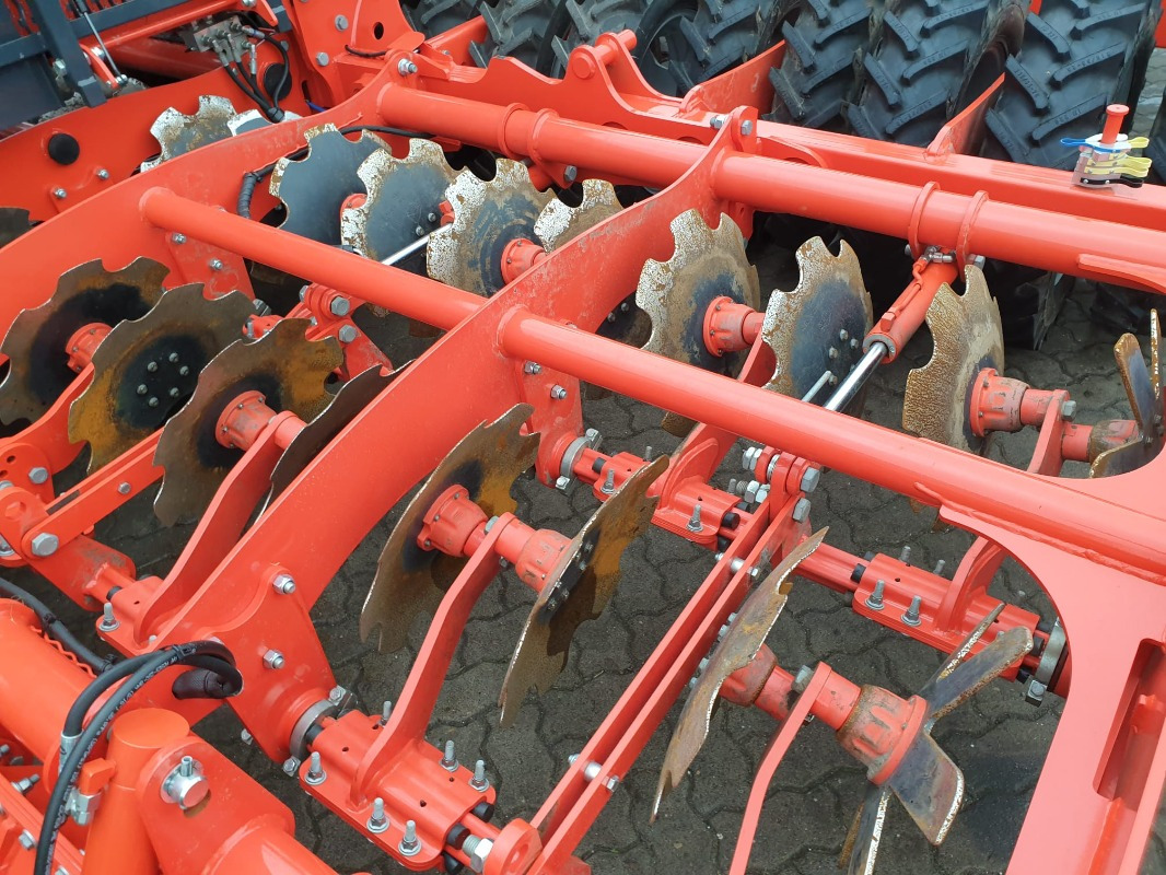 Kuhn ESPRO6000 - Szemenkénti vetőgép: 5 kép. Kuhn ESPRO6000 - Szemenkénti vetőgép: 5 kép.