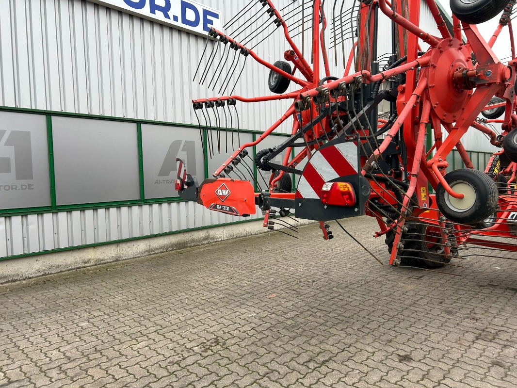 Kuhn GA 13131 - Szénaforgató: 2 kép. Kuhn GA 13131 - Szénaforgató: 2 kép.