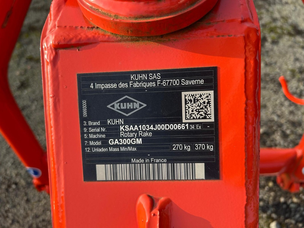 Kuhn GA 300 GM - Szénaforgató: 3 kép. Kuhn GA 300 GM - Szénaforgató: 3 kép.