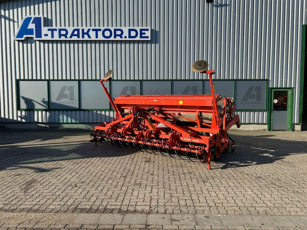 Kuhn Integra G II MIT 400 - Kombinált vetőgép: 1 kép. Kuhn Integra G II MIT 400 - Kombinált vetőgép: 1 kép.