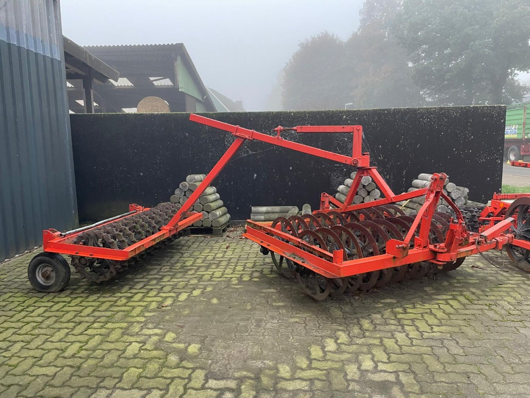 Kuhn Multi Master 113 4E - Eke: 4 kép. Kuhn Multi Master 113 4E - Eke: 4 kép.