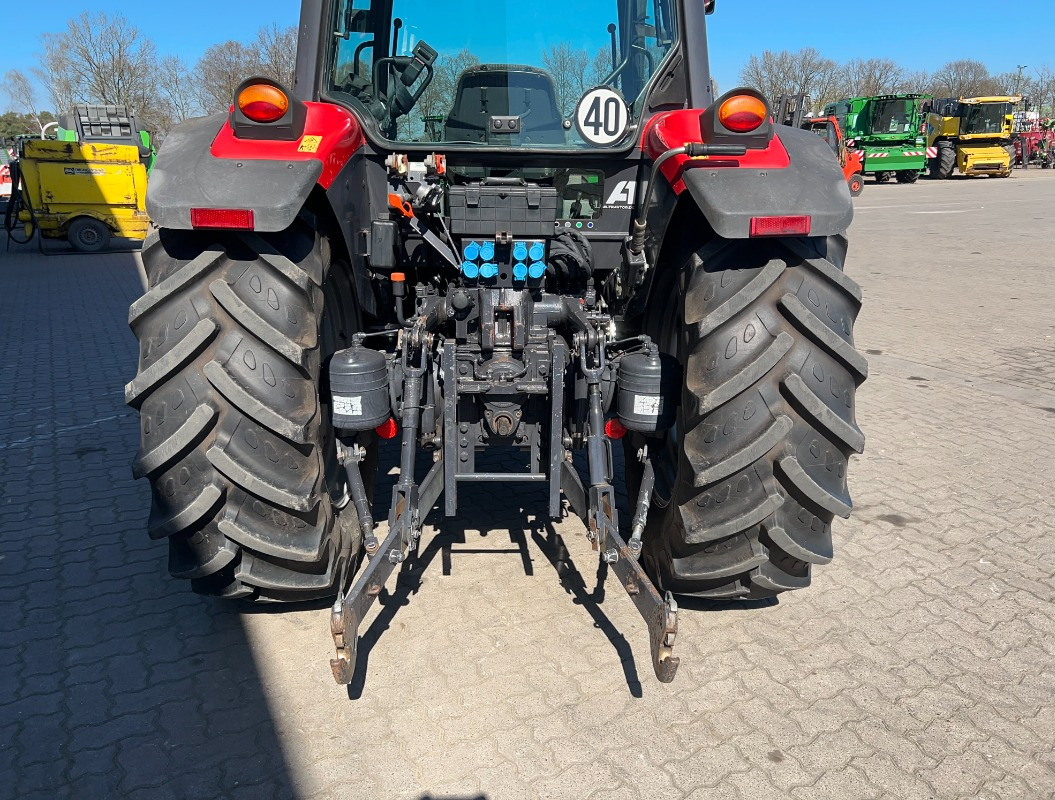 McCormick T 90 - Traktor: 2 kép. McCormick T 90 - Traktor: 2 kép.