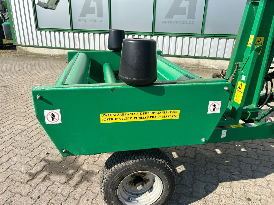 Metal-Fach Z 237 - Bálacsomagoló: 3 kép. Metal-Fach Z 237 - Bálacsomagoló: 3 kép.