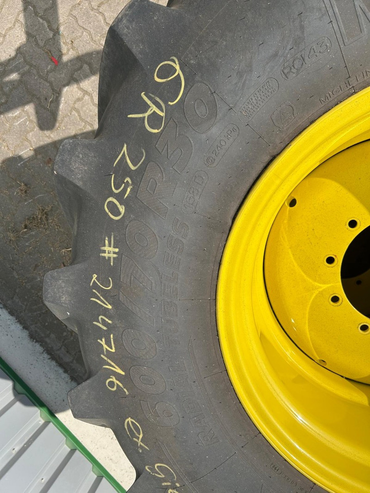 Michelin Kompletträder 710/70R42 600/70R30 - Gumiabroncs - Mezőgazdasági gépek: 4 kép. Michelin Kompletträder 710/70R42 600/70R30 - Gumiabroncs - Mezőgazdasági gépek: 4 kép.