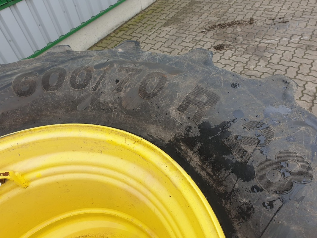 Mitas 600/70R38 - Gumiabroncsok és felnik - Mezőgazdasági gépek: 3 kép. Mitas 600/70R38 - Gumiabroncsok és felnik - Mezőgazdasági gépek: 3 kép.
