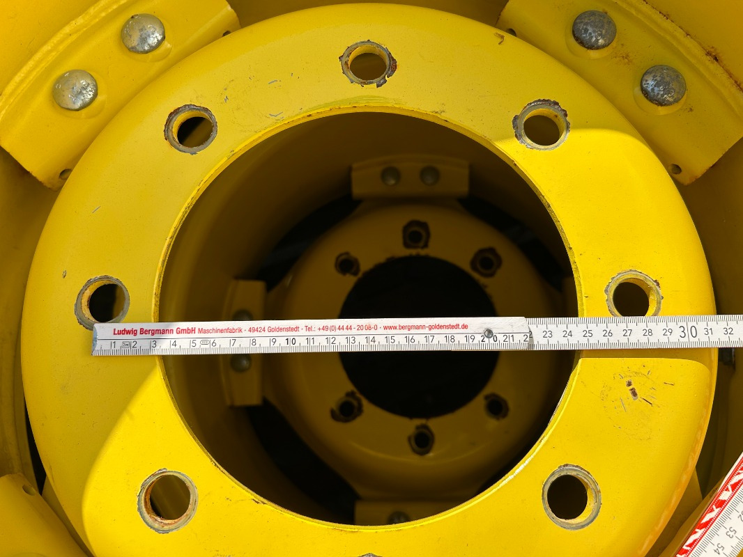 Mitas Kompletträder 540/65R38 480/65R24 - Gumiabroncs - Mezőgazdasági gépek: 3 kép. Mitas Kompletträder 540/65R38 480/65R24 - Gumiabroncs - Mezőgazdasági gépek: 3 kép.