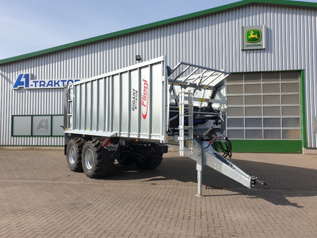 Fliegl ASW 271 COMPACT FOX - Pótkocsi: 2 kép. Fliegl ASW 271 COMPACT FOX - Pótkocsi: 2 kép.