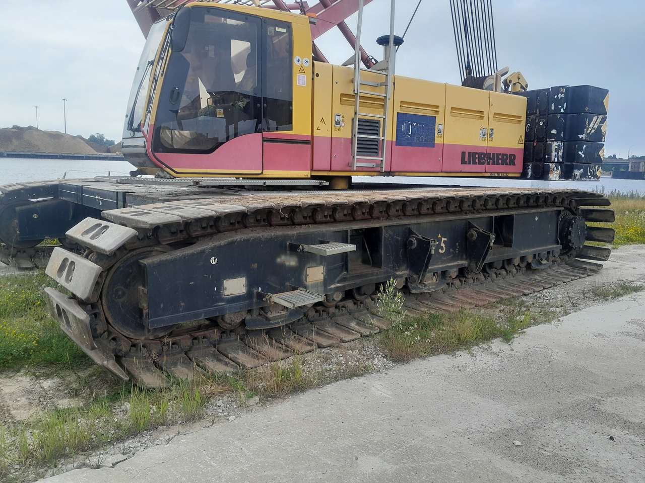 Liebherr LR1130 - Építőipari gépek: 5 kép. Liebherr LR1130 - Építőipari gépek: 5 kép.