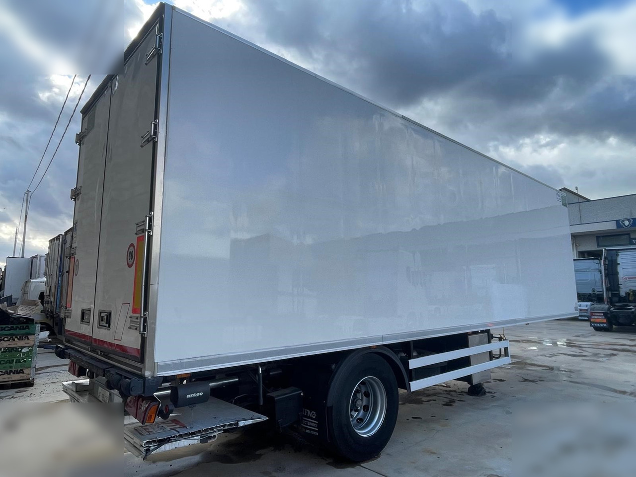 BARTOLETTI  - Félpótkocsi hűtős: 2 kép. BARTOLETTI  - Félpótkocsi hűtős: 2 kép.