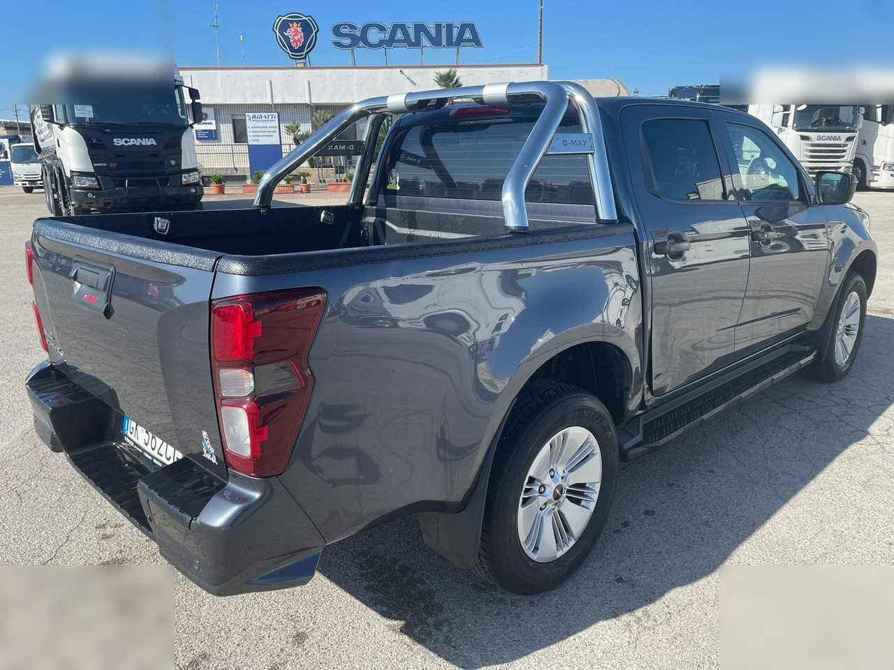 ISUZU D-MAX - Pickup: 3 kép. ISUZU D-MAX - Pickup: 3 kép.