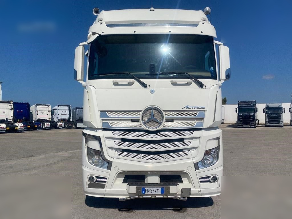 MERCEDES-BENZ ACTROS 2545 - Alvaz teherautó: 2 kép. MERCEDES-BENZ ACTROS 2545 - Alvaz teherautó: 2 kép.