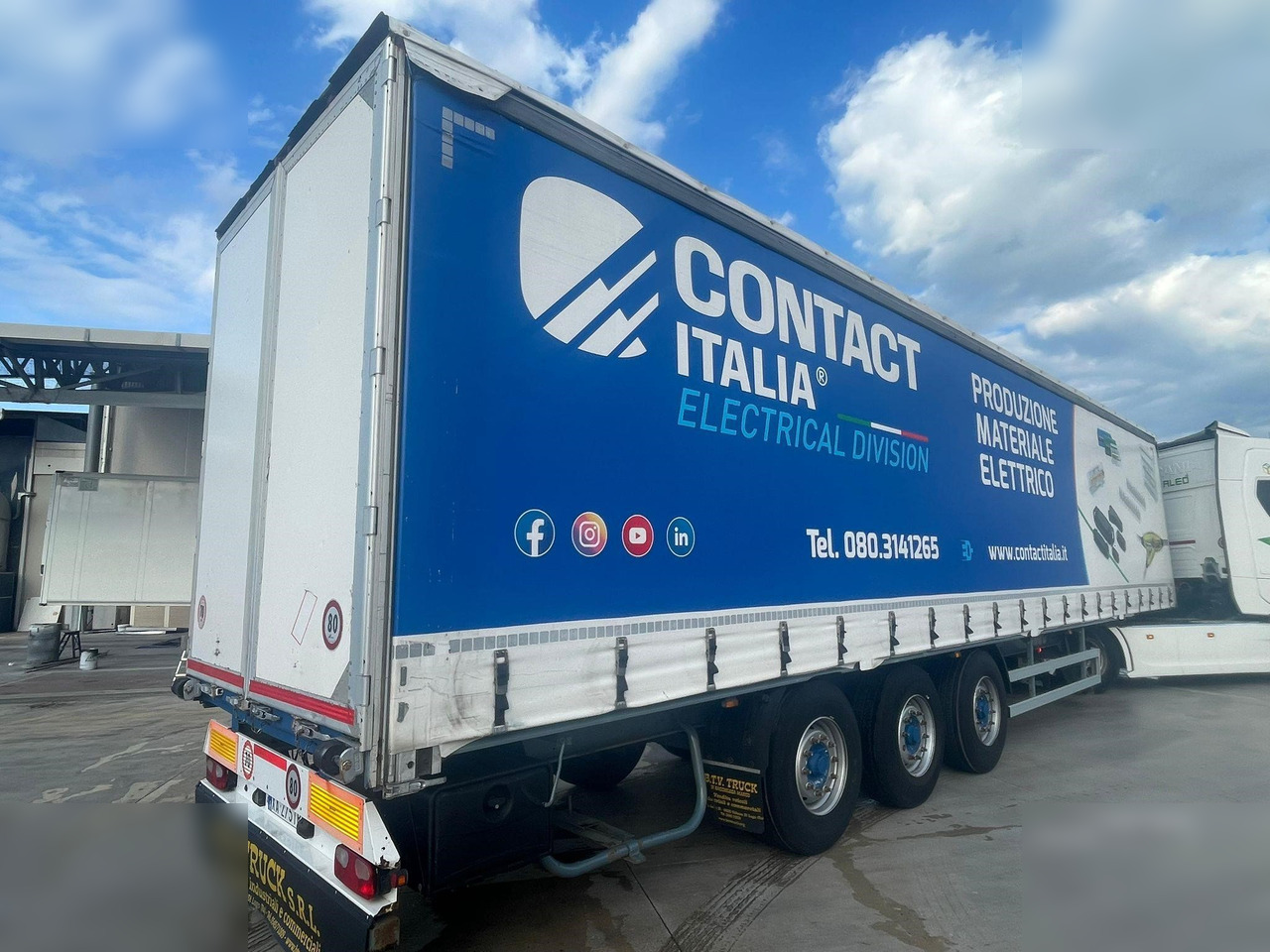 MERKER  - Ponyvás félpótkocsi: 1 kép. MERKER  - Ponyvás félpótkocsi: 1 kép.