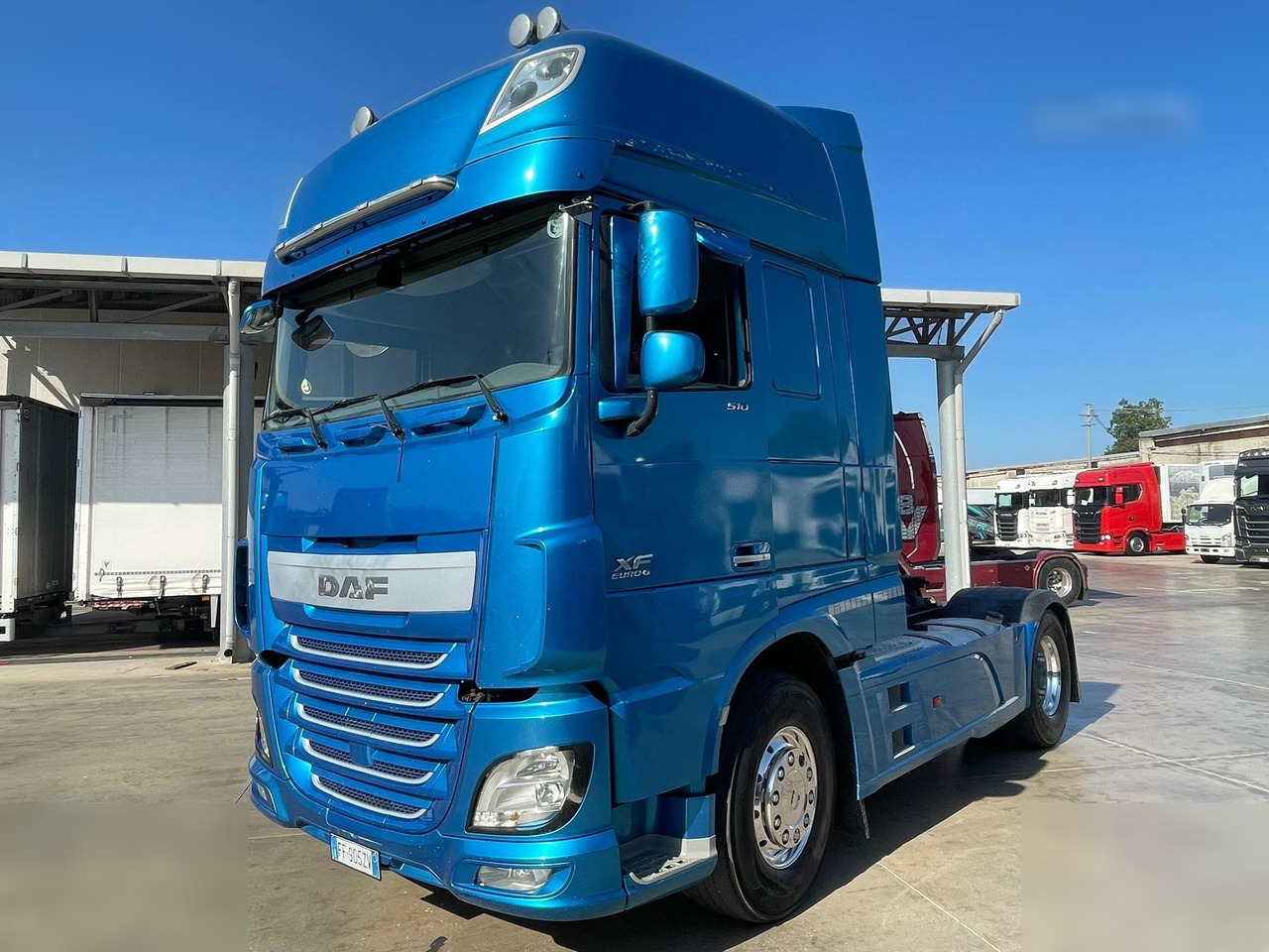DAF XF105.510 - Nyergesvontató: 2 kép. DAF XF105.510 - Nyergesvontató: 2 kép.