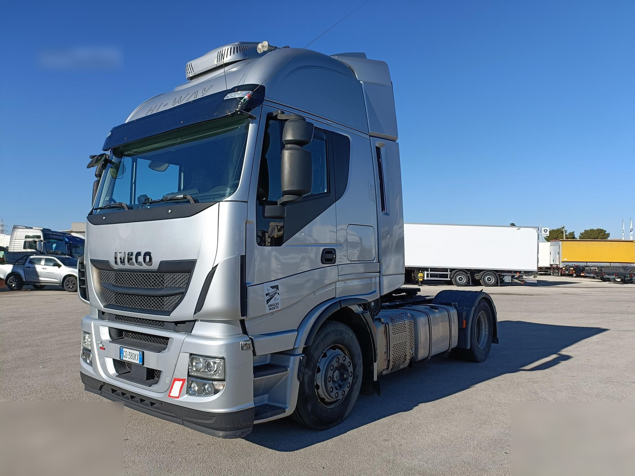 IVECO STRALIS 480 - Nyergesvontató: 2 kép. IVECO STRALIS 480 - Nyergesvontató: 2 kép.