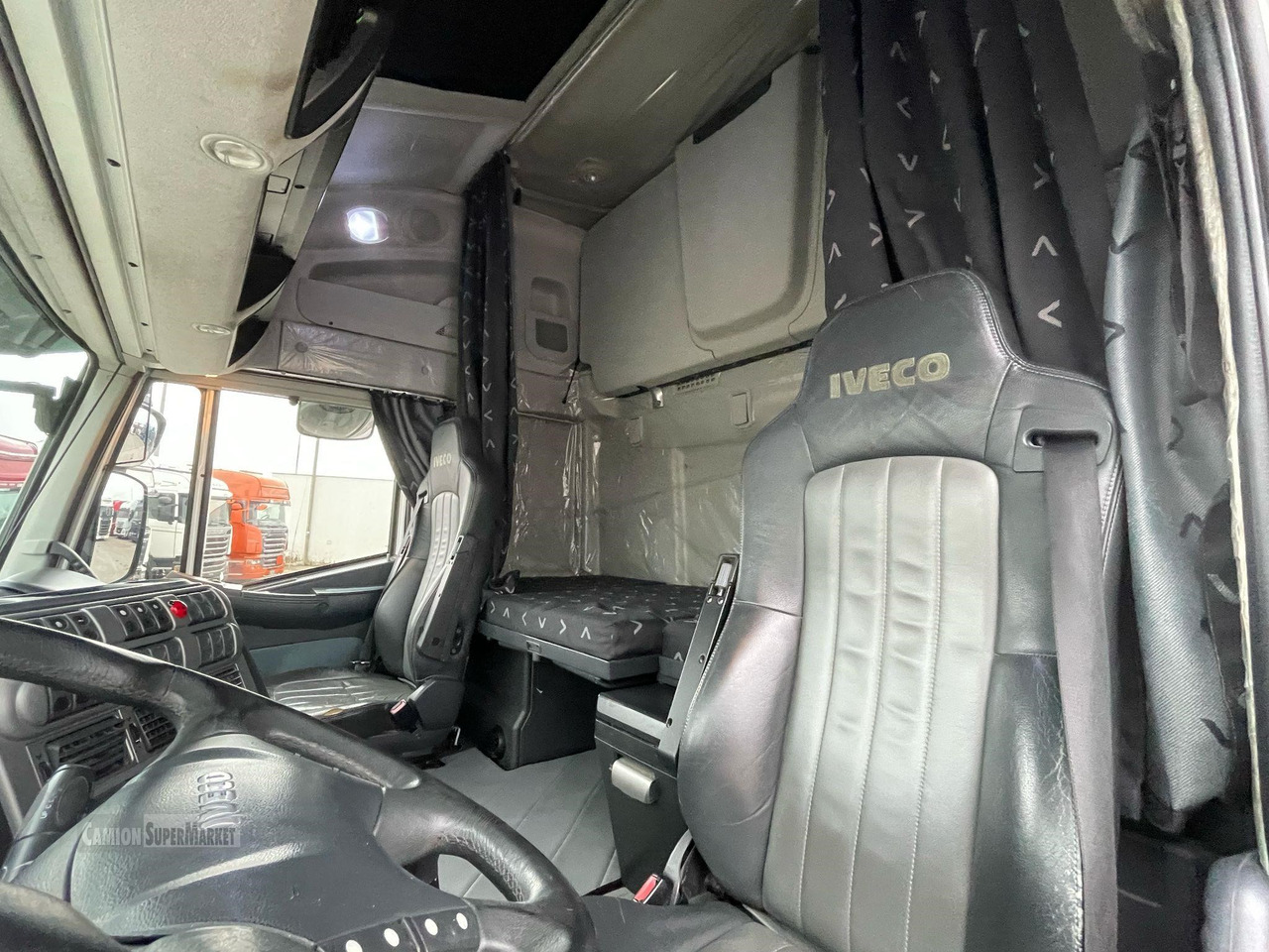 IVECO STRALIS 500 - Nyergesvontató: 5 kép. IVECO STRALIS 500 - Nyergesvontató: 5 kép.