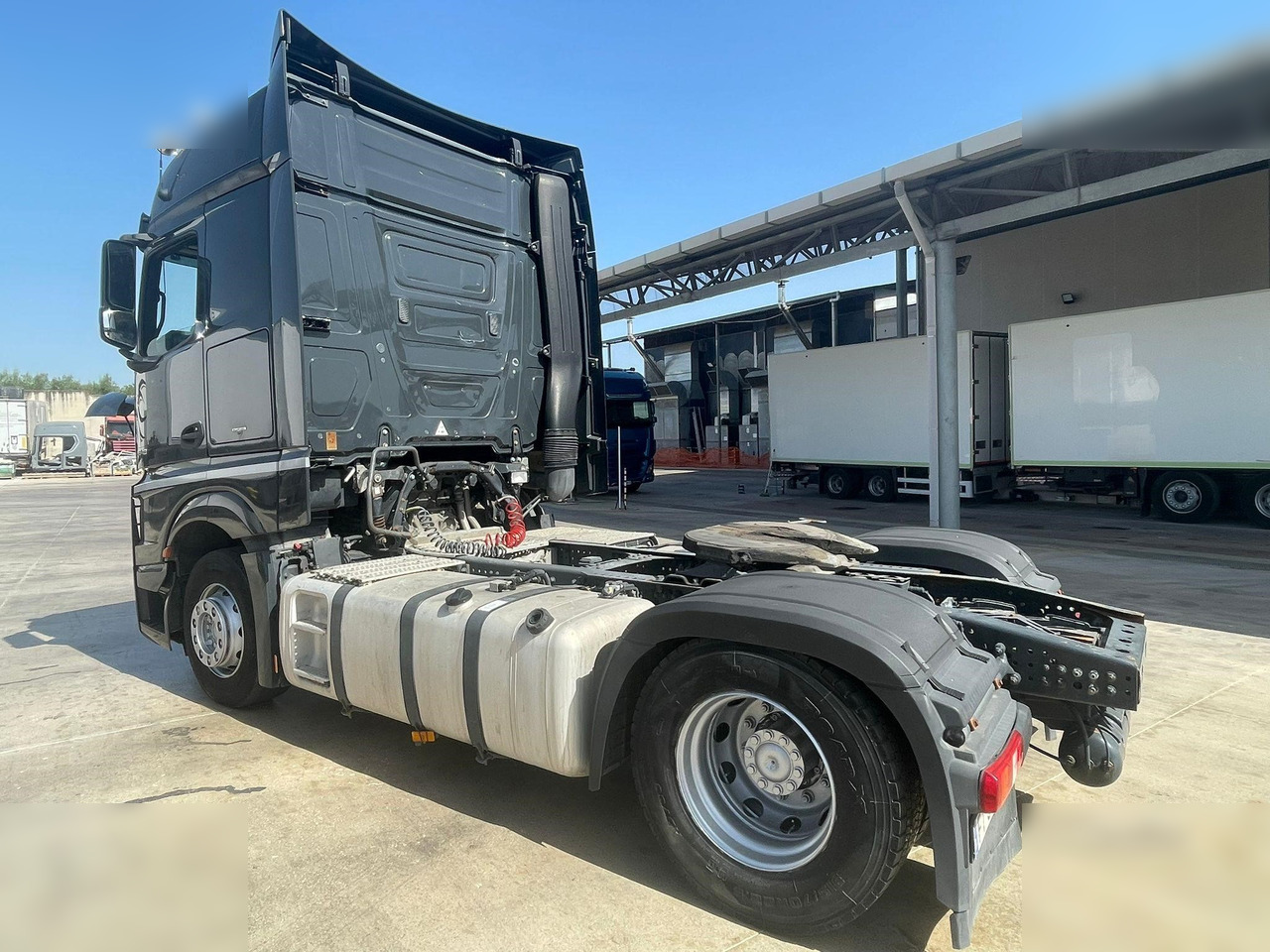 MERCEDES-BENZ ACTROS 1848 - Nyergesvontató: 4 kép. MERCEDES-BENZ ACTROS 1848 - Nyergesvontató: 4 kép.