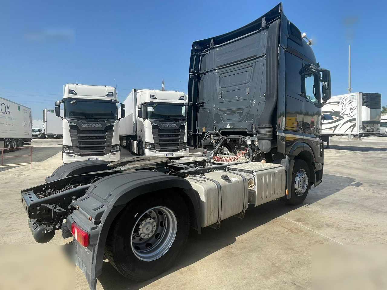 MERCEDES-BENZ ACTROS 1848 - Nyergesvontató: 3 kép. MERCEDES-BENZ ACTROS 1848 - Nyergesvontató: 3 kép.