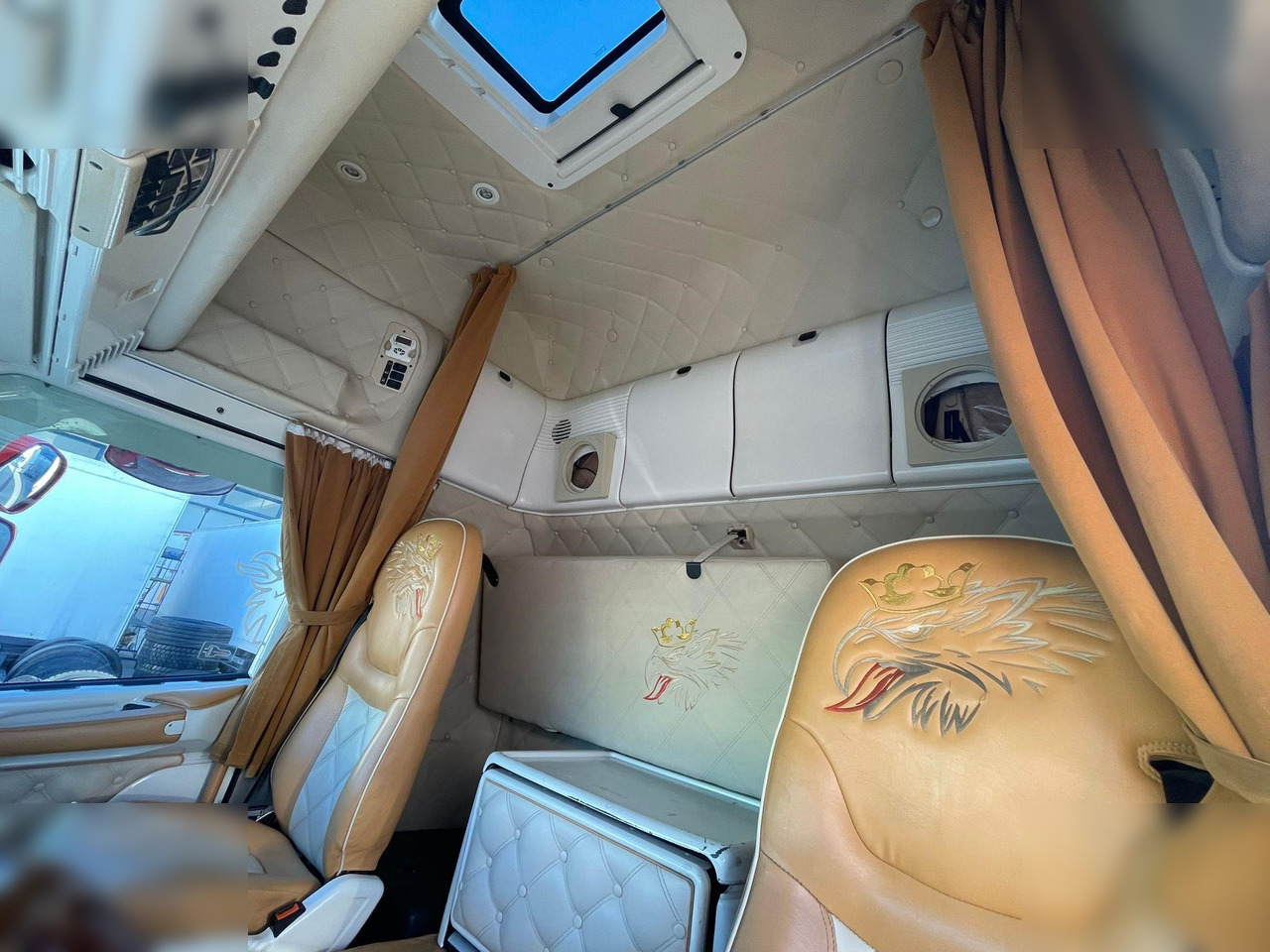 SCANIA R124.420 - Nyergesvontató: 3 kép. SCANIA R124.420 - Nyergesvontató: 3 kép.