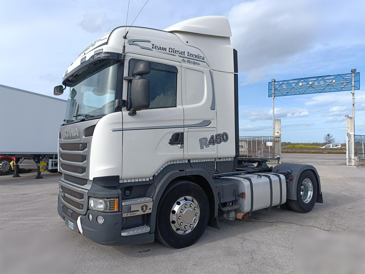 SCANIA R450 - Nyergesvontató: 1 kép. SCANIA R450 - Nyergesvontató: 1 kép.