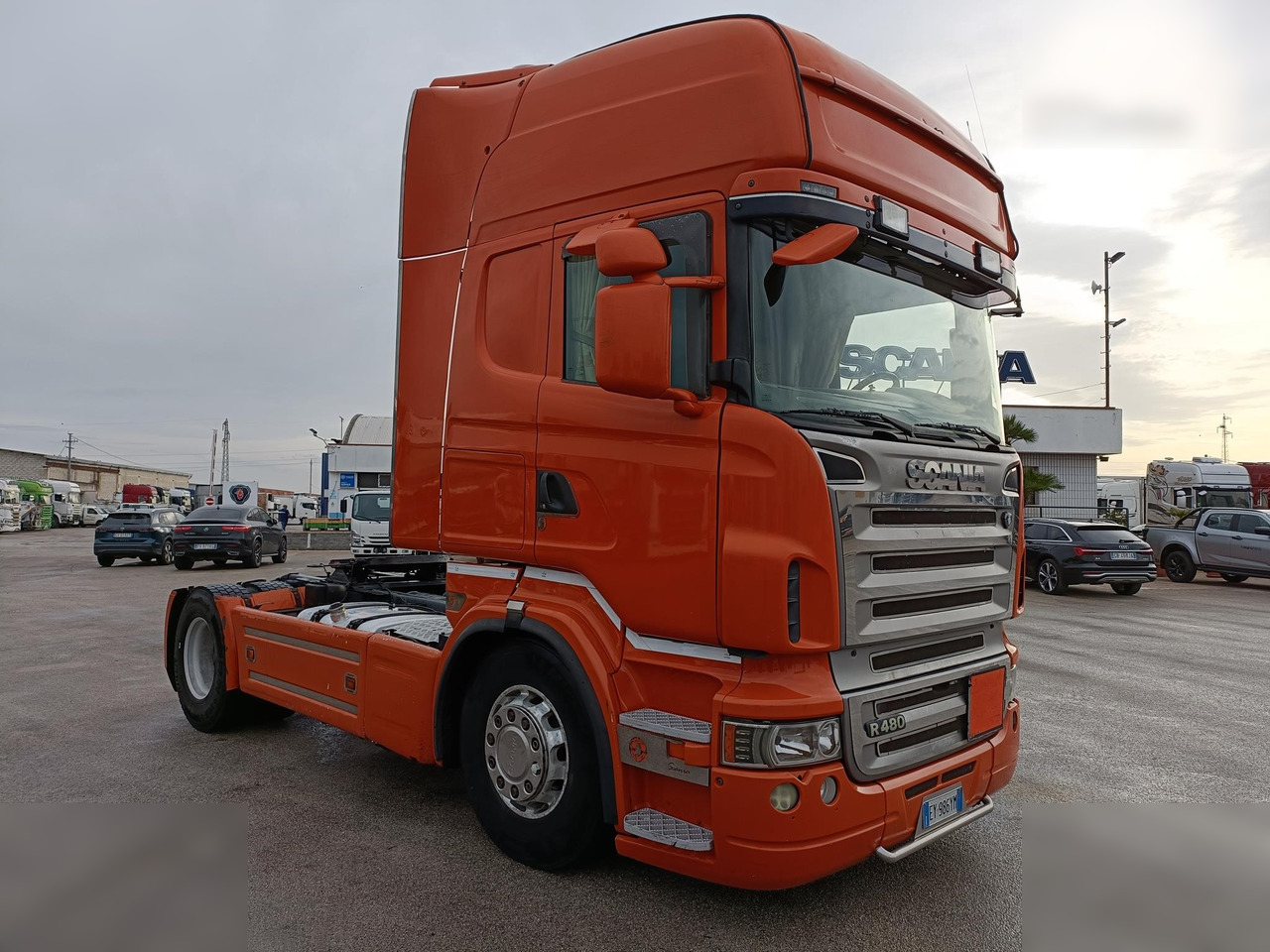 SCANIA R480 - Nyergesvontató: 2 kép. SCANIA R480 - Nyergesvontató: 2 kép.