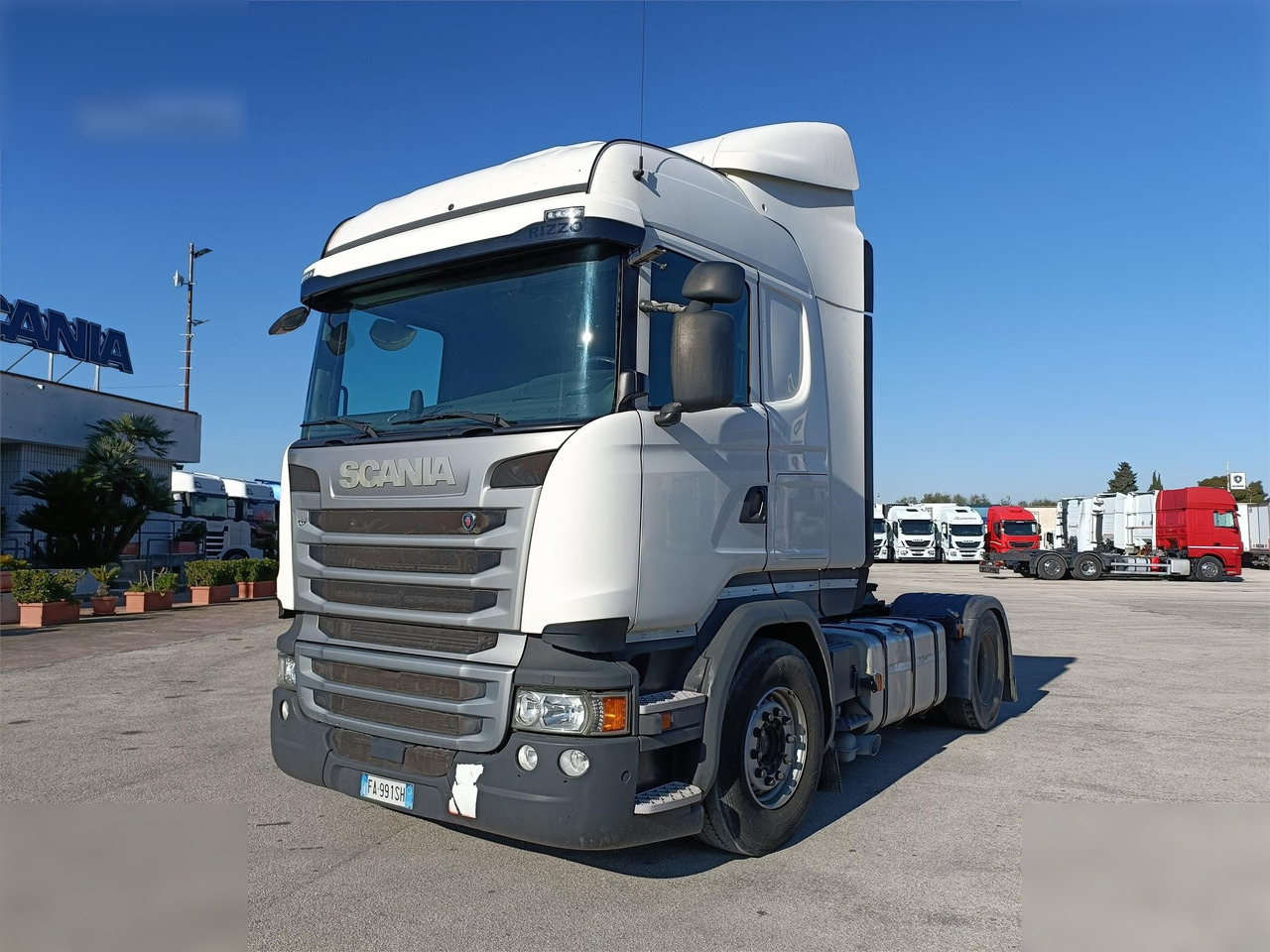 SCANIA R490 - Nyergesvontató: 2 kép. SCANIA R490 - Nyergesvontató: 2 kép.