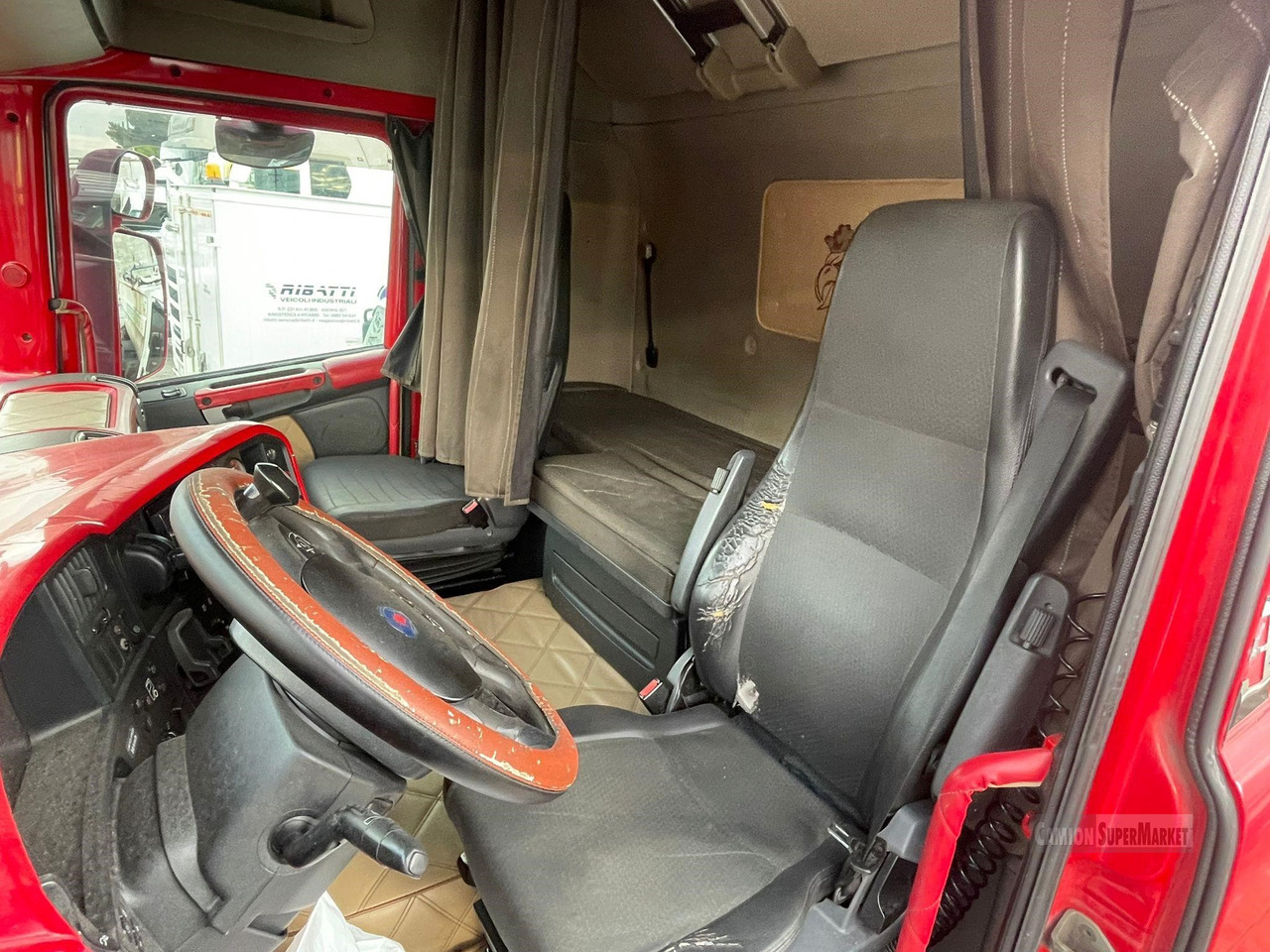 SCANIA R560 - Nyergesvontató: 5 kép. SCANIA R560 - Nyergesvontató: 5 kép.