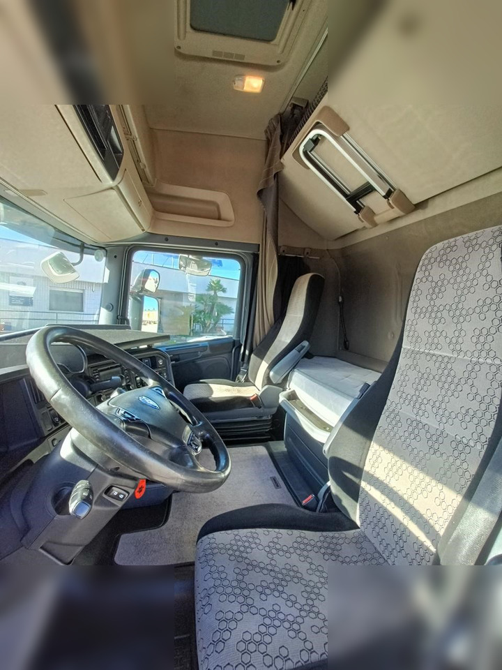SCANIA R580 - Nyergesvontató: 5 kép. SCANIA R580 - Nyergesvontató: 5 kép.