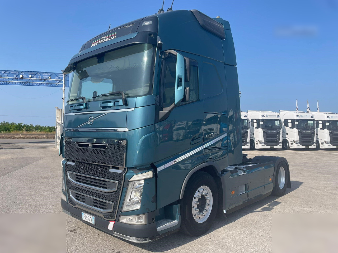 VOLVO FH500 - Nyergesvontató: 2 kép. VOLVO FH500 - Nyergesvontató: 2 kép.