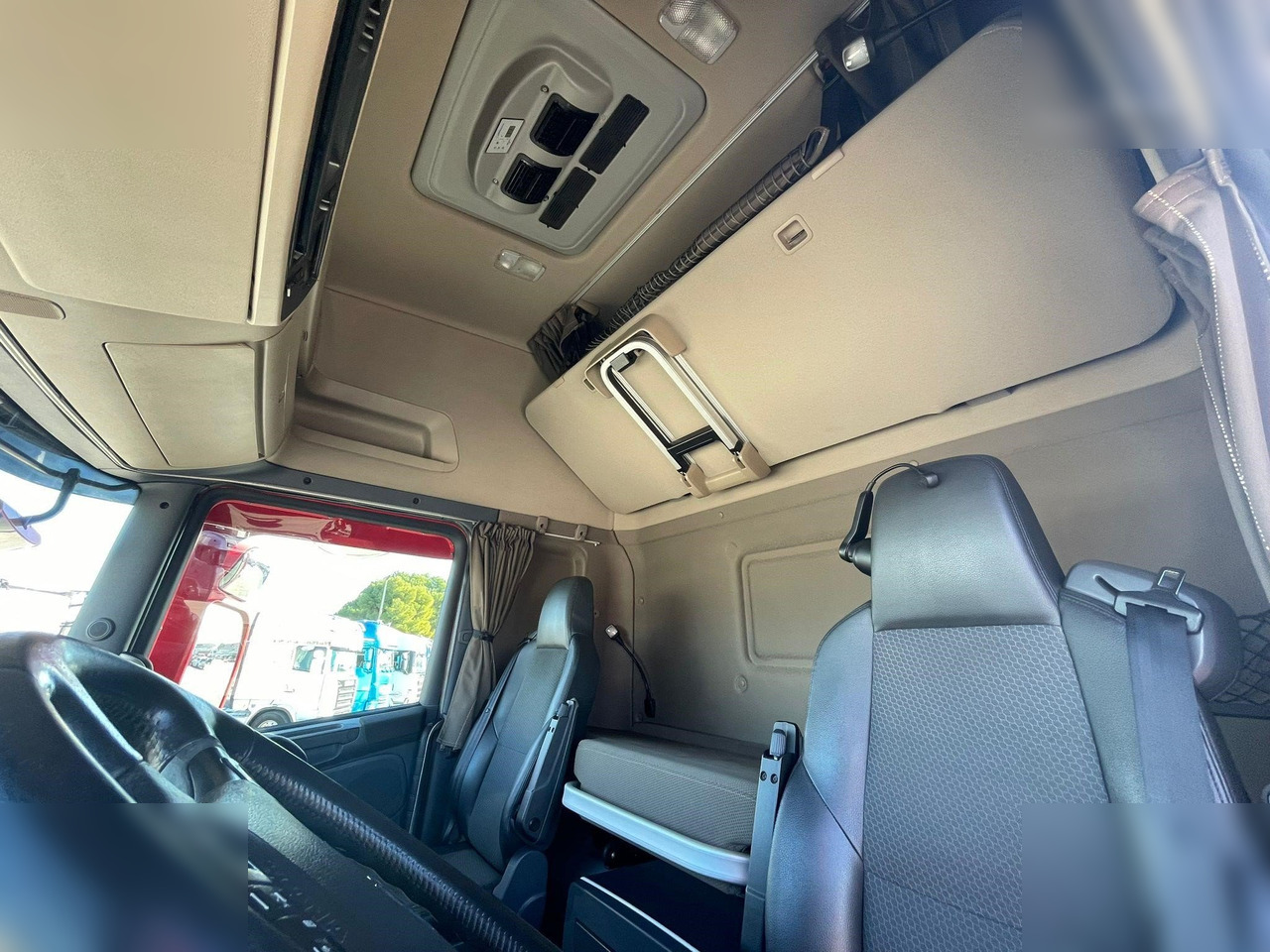 SCANIA R580 - Cserefelépítményes teherautó: 4 kép. SCANIA R580 - Cserefelépítményes teherautó: 4 kép.