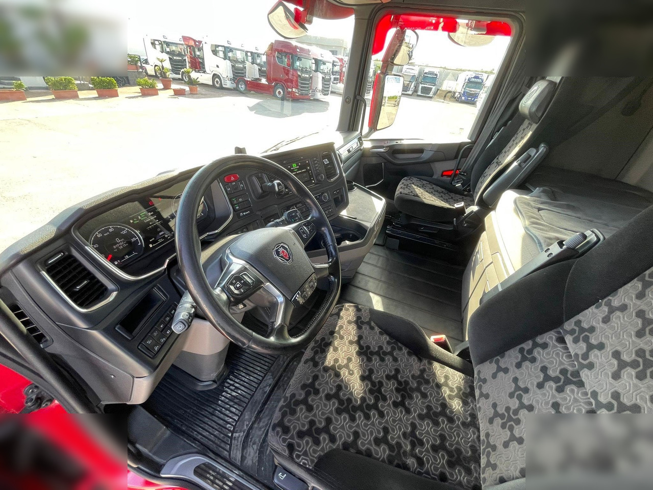 SCANIA S500 - Cserefelépítményes teherautó: 4 kép. SCANIA S500 - Cserefelépítményes teherautó: 4 kép.