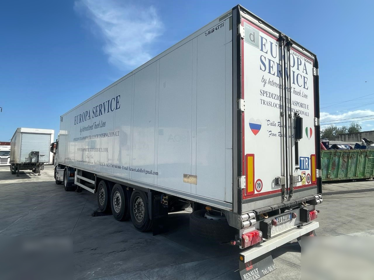 SCHMITZ CARGOBULL  - Félpótkocsi hűtős: 2 kép. SCHMITZ CARGOBULL  - Félpótkocsi hűtős: 2 kép.