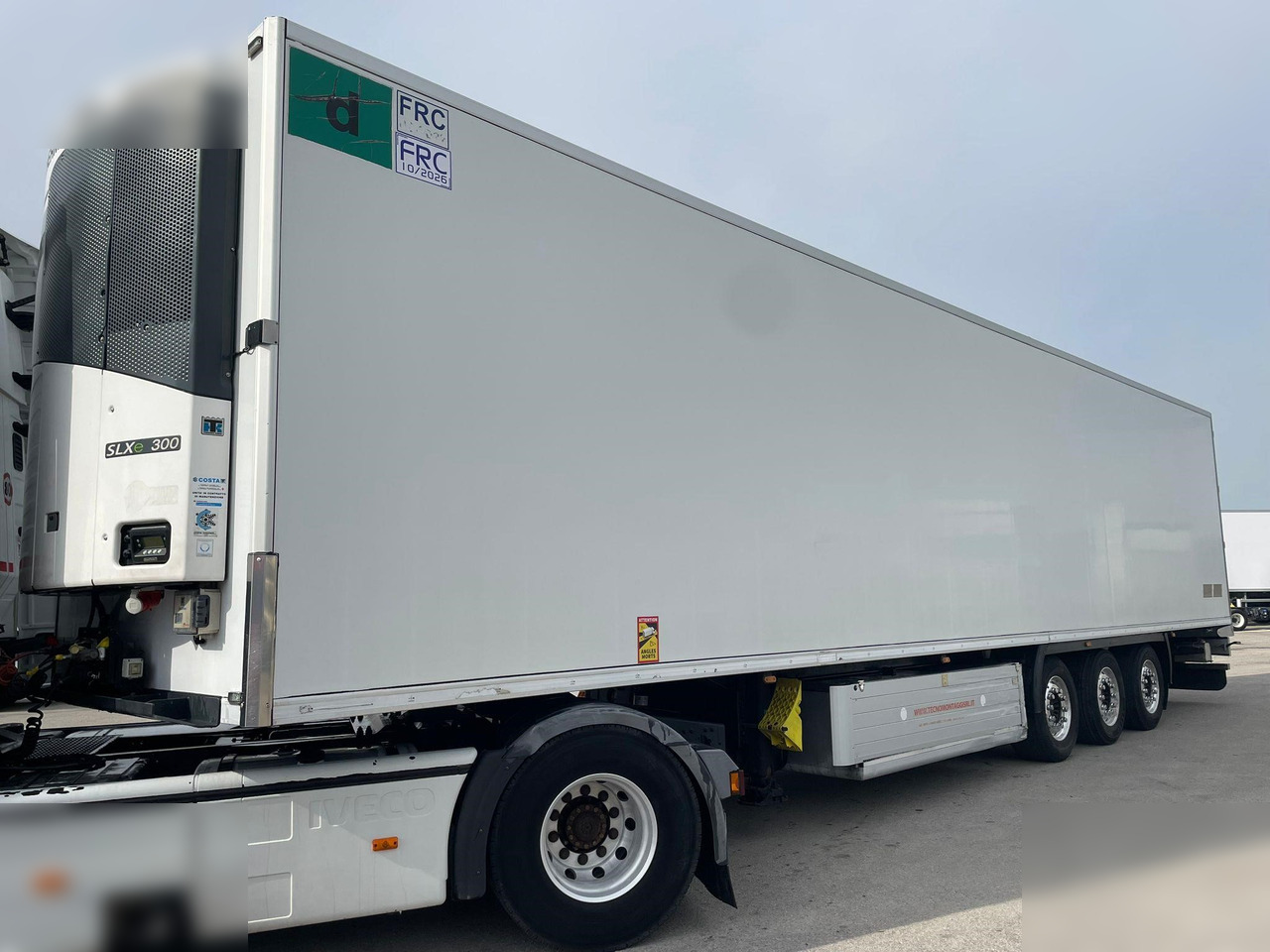 SCHMITZ  - Félpótkocsi hűtős: 1 kép. SCHMITZ  - Félpótkocsi hűtős: 1 kép.