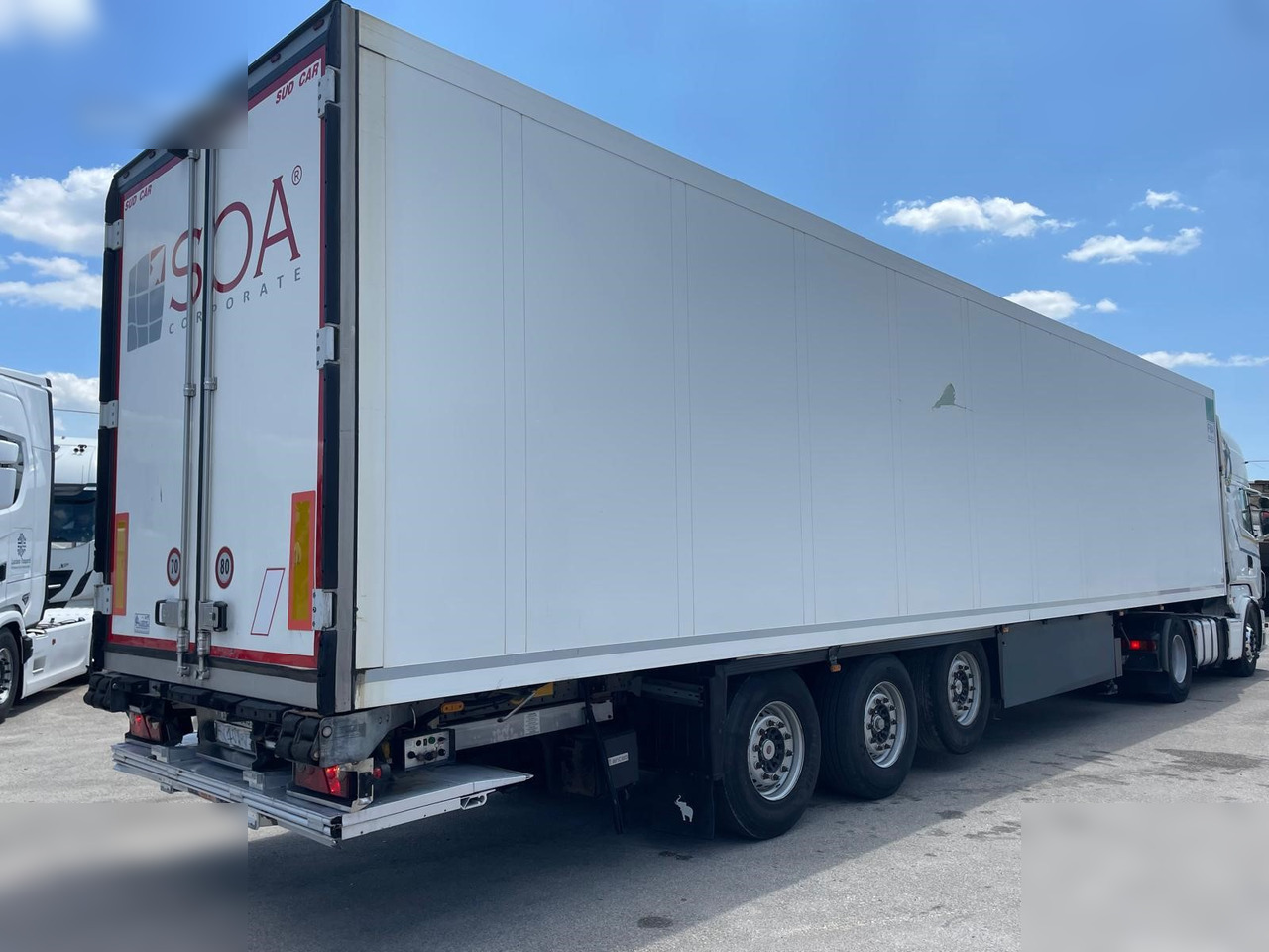 SCHMITZ  - Félpótkocsi hűtős: 4 kép. SCHMITZ  - Félpótkocsi hűtős: 4 kép.