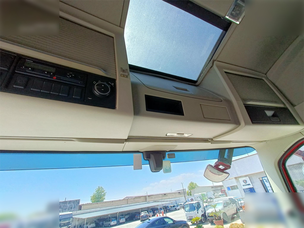 Cserefelépítményes teherautó VOLVO FH500: 6 kép. Cserefelépítményes teherautó VOLVO FH500: 6 kép.