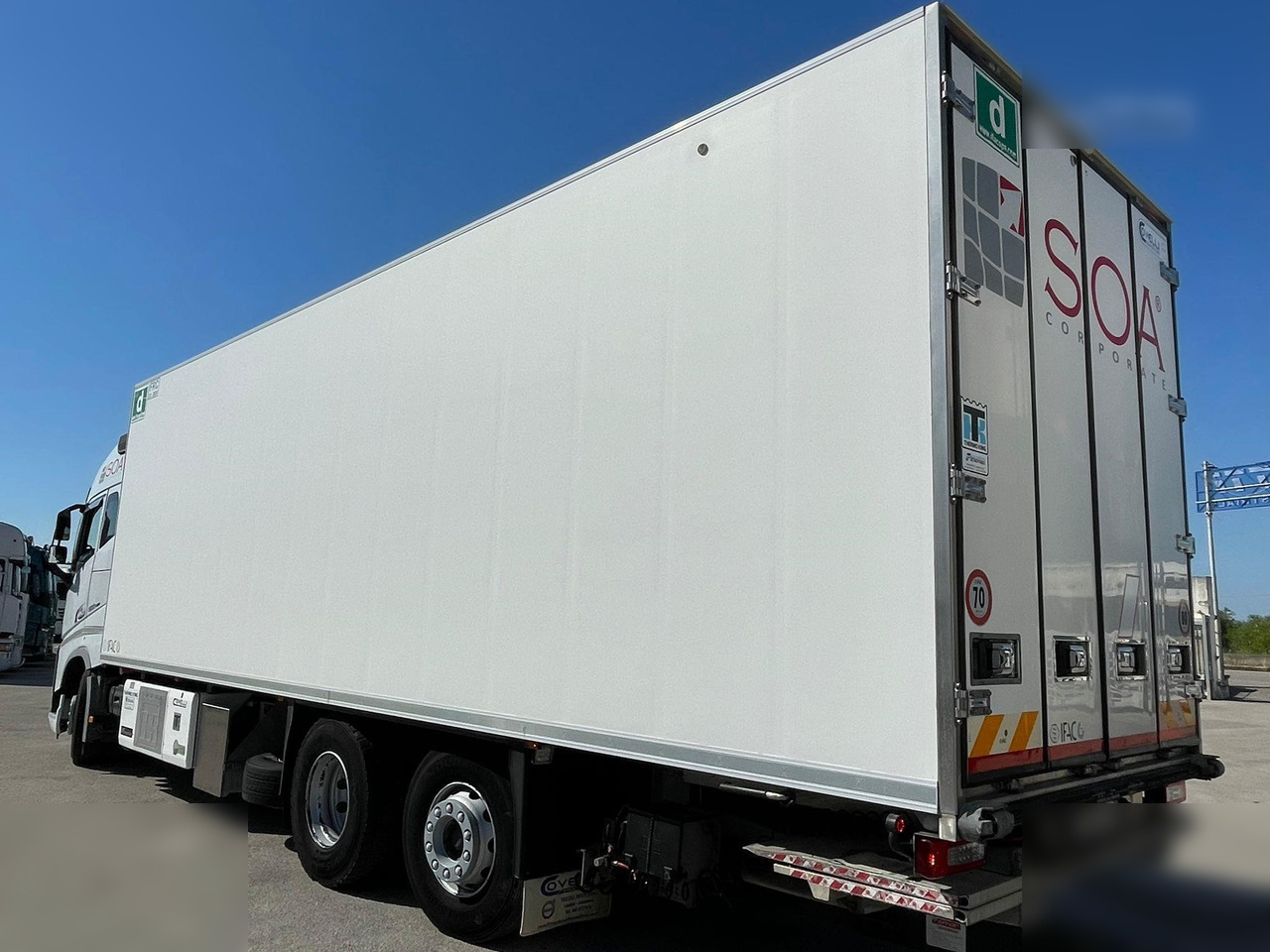 VOLVO FH500 - Hűtős teherautó: 5 kép. VOLVO FH500 - Hűtős teherautó: 5 kép.