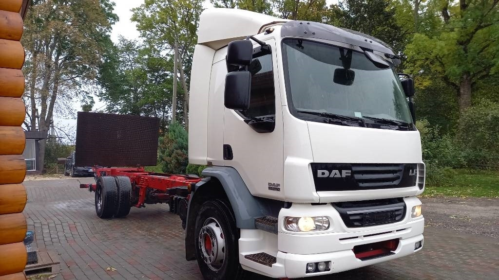 DAF FA55.250G, ONLY FOR PARTS! - Dobozos felépítményű teherautó: 4 kép. DAF FA55.250G, ONLY FOR PARTS! - Dobozos felépítményű teherautó: 4 kép.