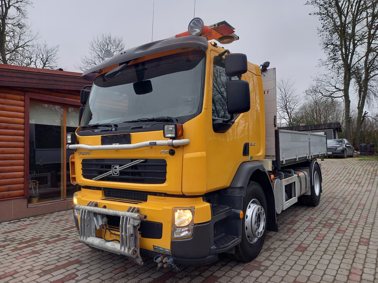 VOLVO FE 240, 4x2, EURO 5, TIPPER - Billenőplatós teherautó: 2 kép. VOLVO FE 240, 4x2, EURO 5, TIPPER - Billenőplatós teherautó: 2 kép.