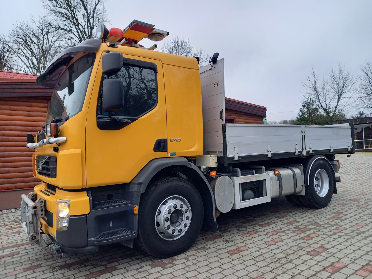 VOLVO FE 240, 4x2, EURO 5, TIPPER - Billenőplatós teherautó: 3 kép. VOLVO FE 240, 4x2, EURO 5, TIPPER - Billenőplatós teherautó: 3 kép.