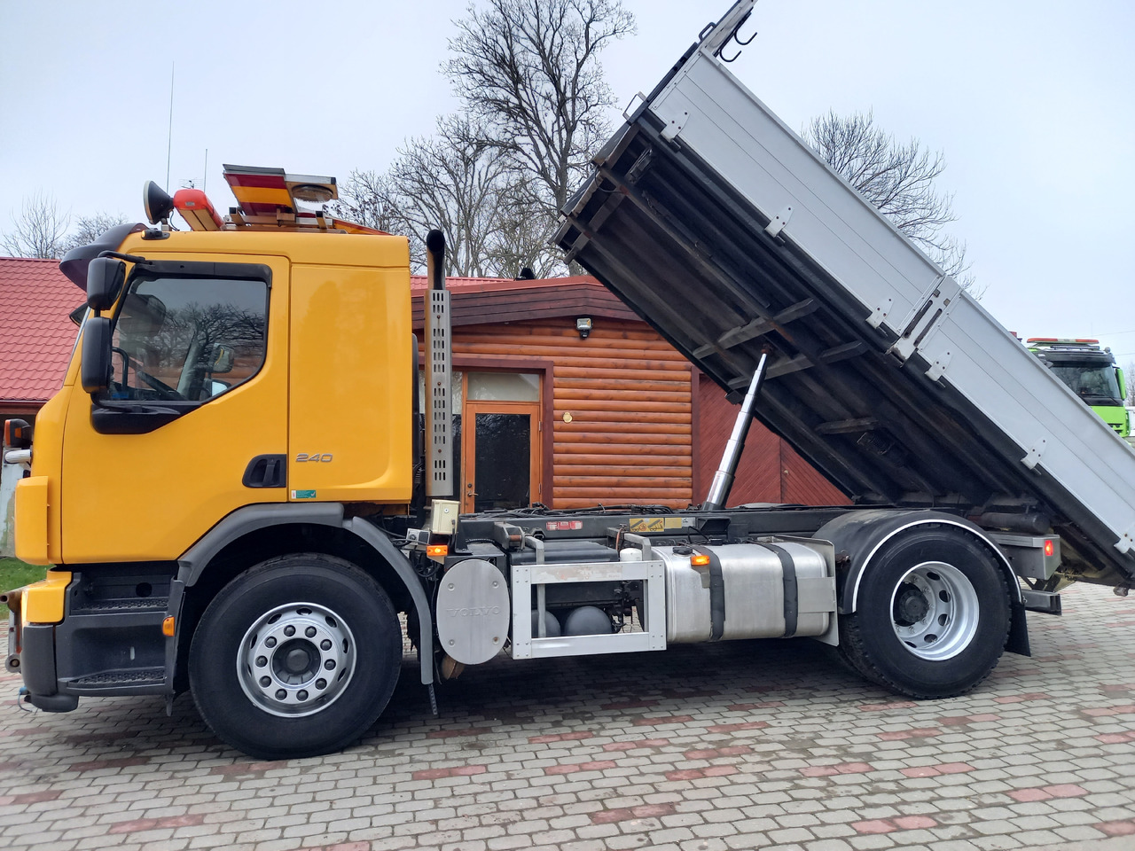 VOLVO FE 240, 4x2, EURO 5, TIPPER - Billenőplatós teherautó: 1 kép. VOLVO FE 240, 4x2, EURO 5, TIPPER - Billenőplatós teherautó: 1 kép.
