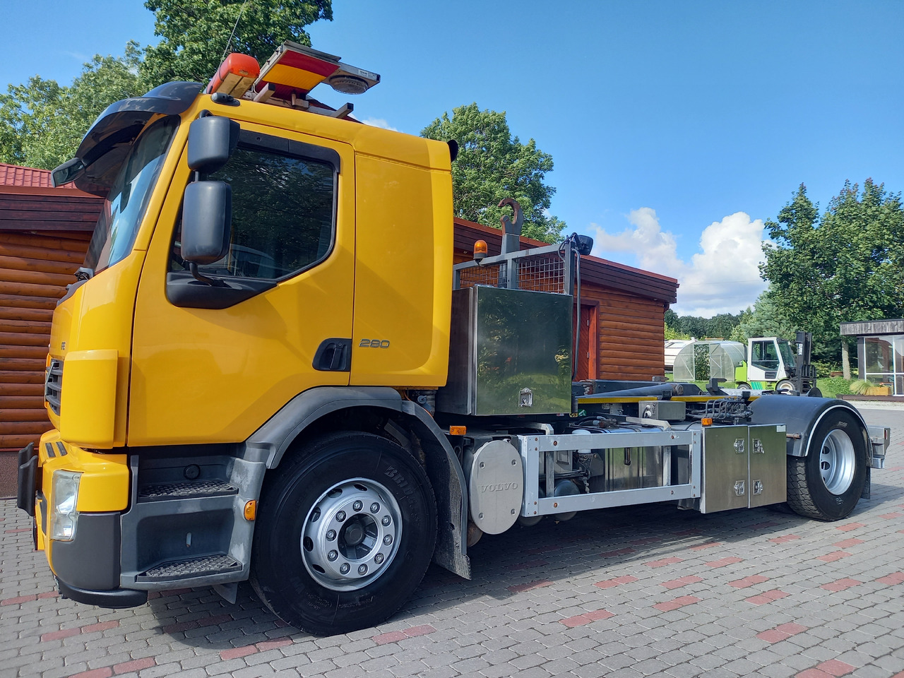 Volvo FE 280, 4x2, Hooklift - Horgos rakodó teherautó: 4 kép. Volvo FE 280, 4x2, Hooklift - Horgos rakodó teherautó: 4 kép.