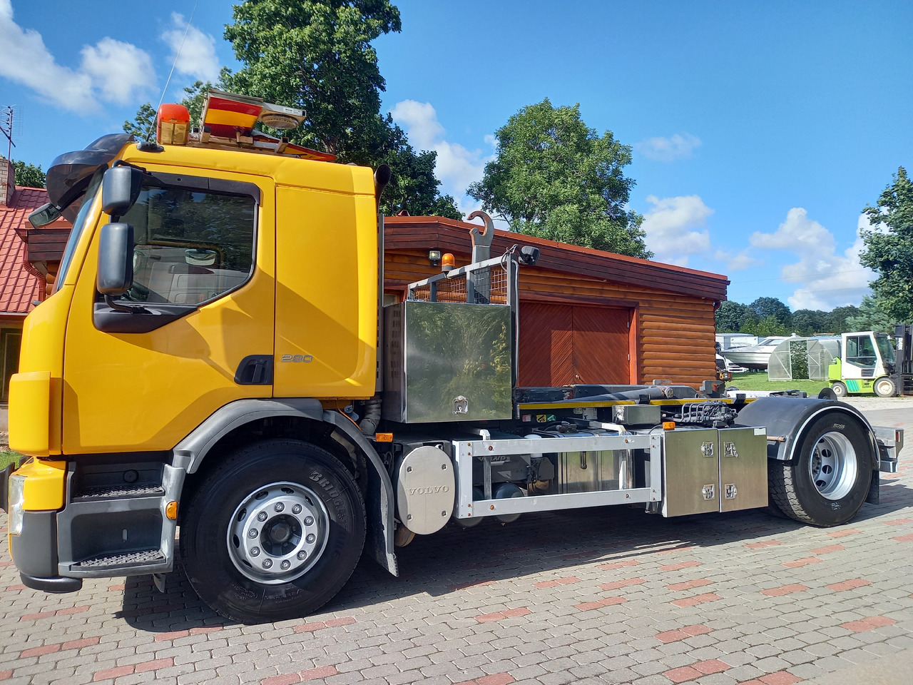 Volvo FE 280, 4x2, Hooklift - Horgos rakodó teherautó: 5 kép. Volvo FE 280, 4x2, Hooklift - Horgos rakodó teherautó: 5 kép.