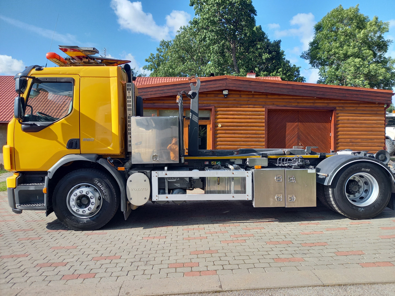 Volvo FE 280, 4x2, Hooklift - Horgos rakodó teherautó: 2 kép. Volvo FE 280, 4x2, Hooklift - Horgos rakodó teherautó: 2 kép.