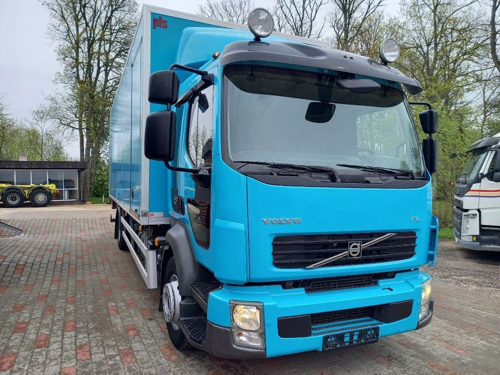 Volvo FL 240, 4x2, GW 16000 KG - Dobozos felépítményű teherautó: 2 kép. Volvo FL 240, 4x2, GW 16000 KG - Dobozos felépítményű teherautó: 2 kép.