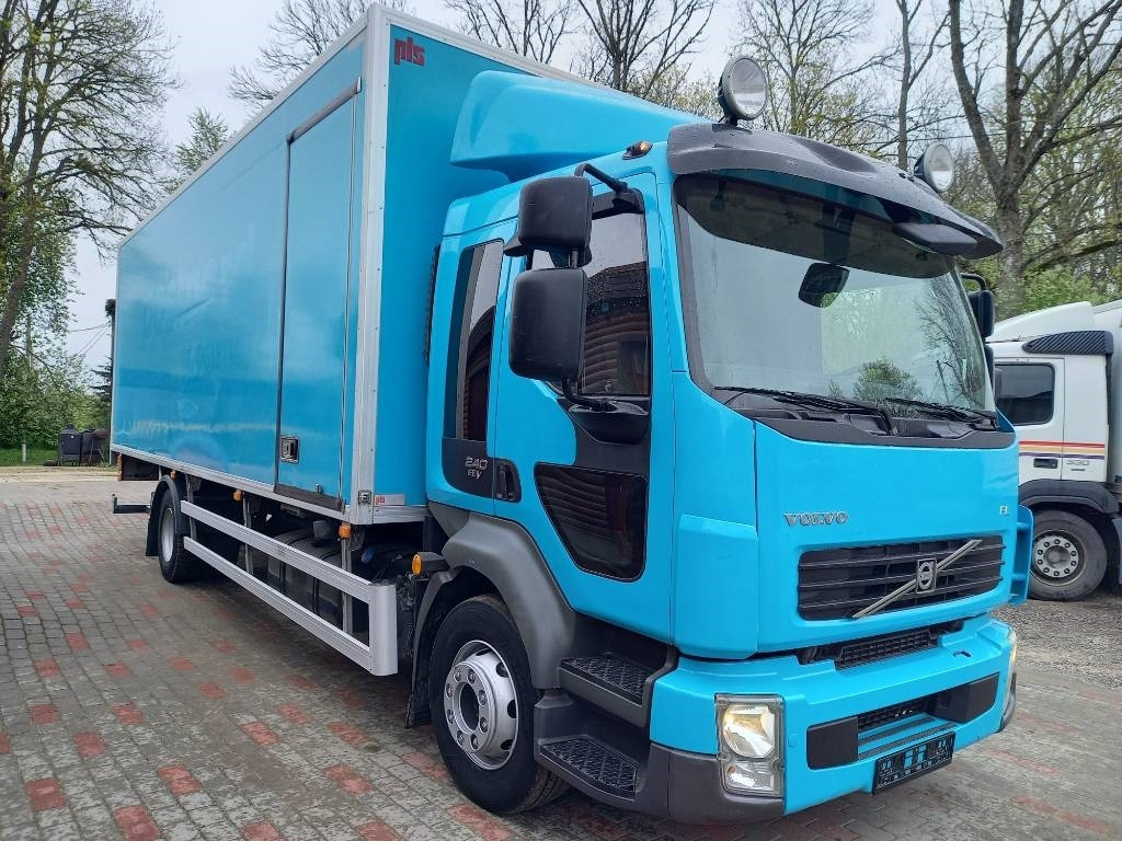 Volvo FL 240, 4x2, GW 16000 KG - Dobozos felépítményű teherautó: 3 kép. Volvo FL 240, 4x2, GW 16000 KG - Dobozos felépítményű teherautó: 3 kép.