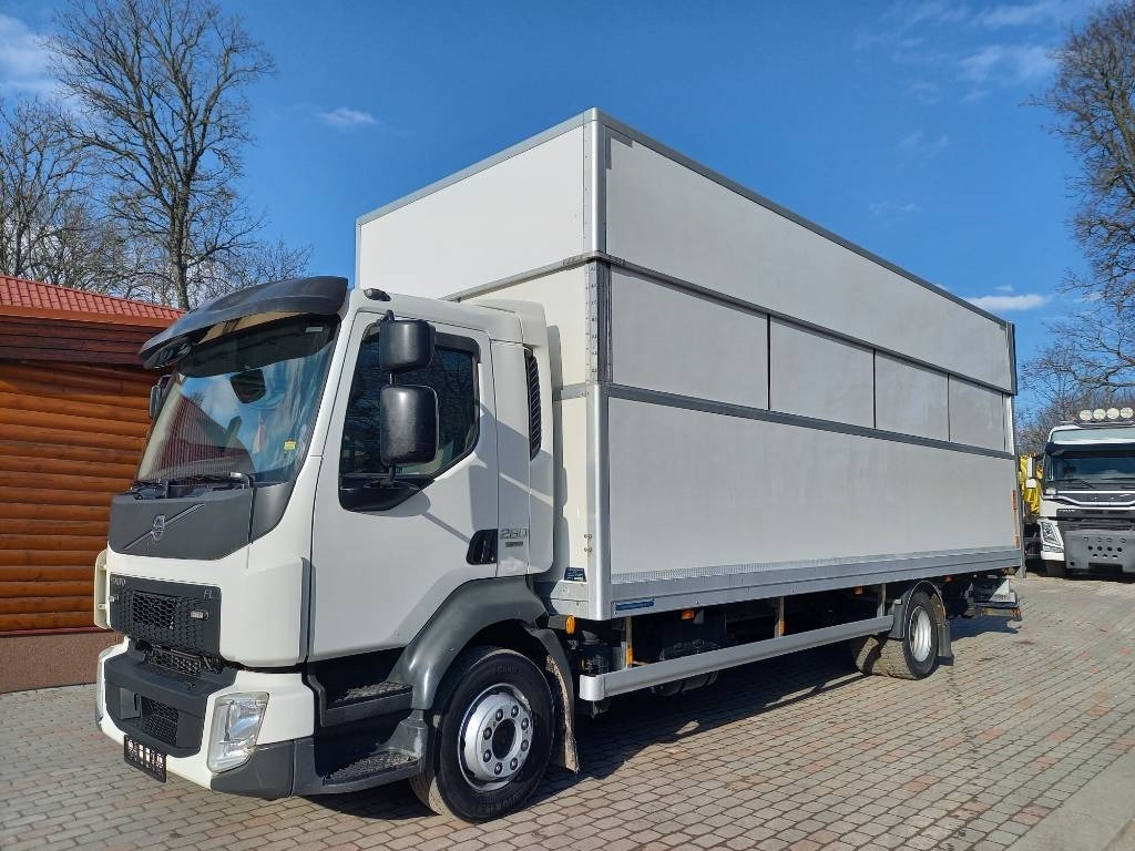 Volvo FL 280, 4x2 EURO 6 - Dobozos felépítményű teherautó: 4 kép. Volvo FL 280, 4x2 EURO 6 - Dobozos felépítményű teherautó: 4 kép.