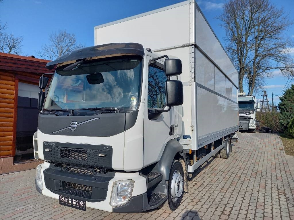 Volvo FL 280, 4x2 EURO 6 - Dobozos felépítményű teherautó: 2 kép. Volvo FL 280, 4x2 EURO 6 - Dobozos felépítményű teherautó: 2 kép.